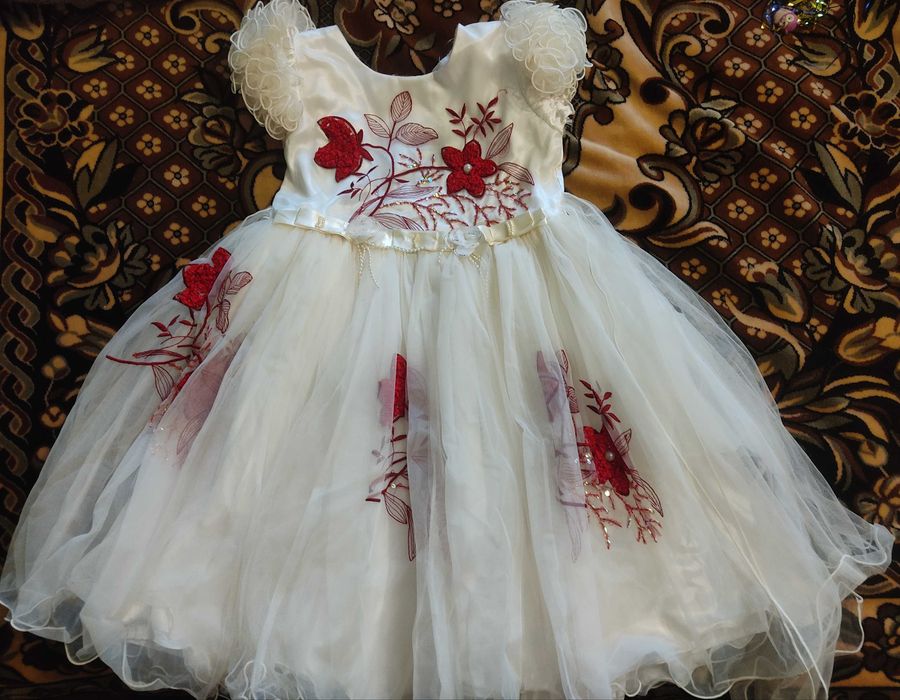 Дитяче святкове плаття 116-122.