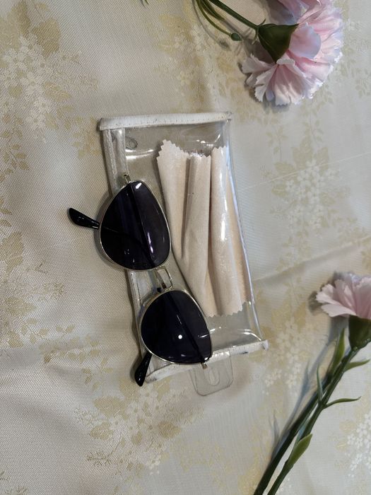 Czarne okulary przeciwsłoneczne damskie Cropp