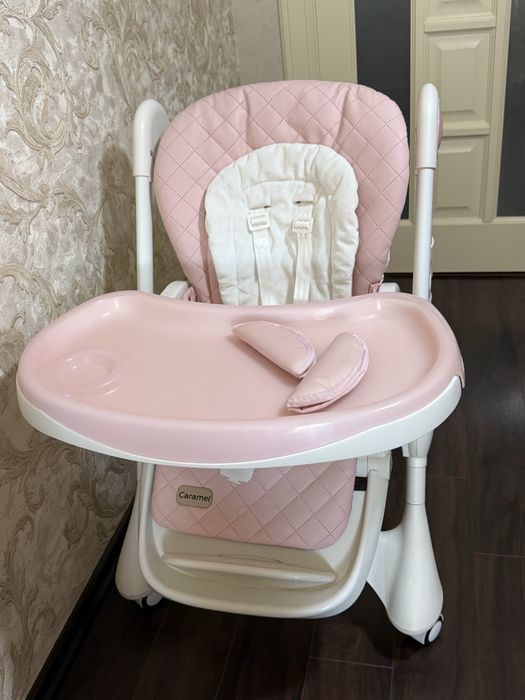 Продам рожевий стілець для годування Carrello caramel