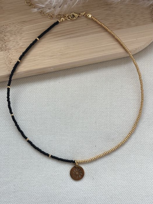 Choker naszyjnik.