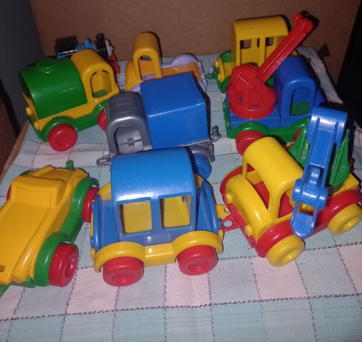 Mini pojazdy Wader 9szt plus ciufcia Tomek