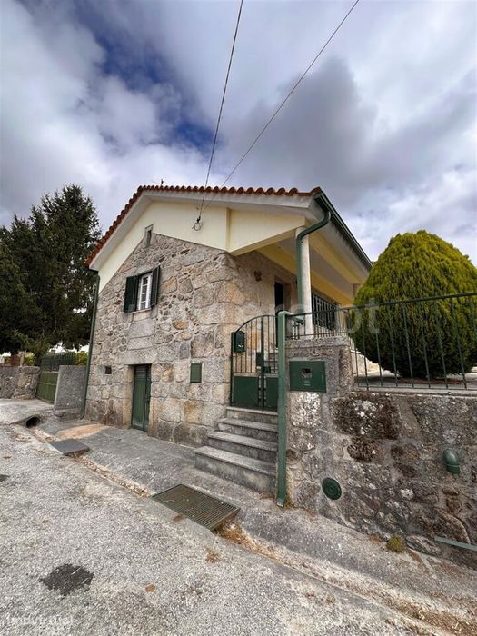 Moradia T2 / Oliveira do Hospital, Santa Ovaia e Vila Pouca da Beira