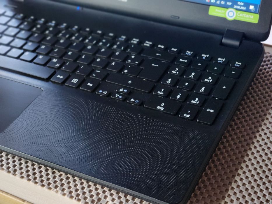 Ноутбук Acer ES1 15.6 / Intel Celeron N3150/ Ssd 120GB l/ 8GB /1.5 год