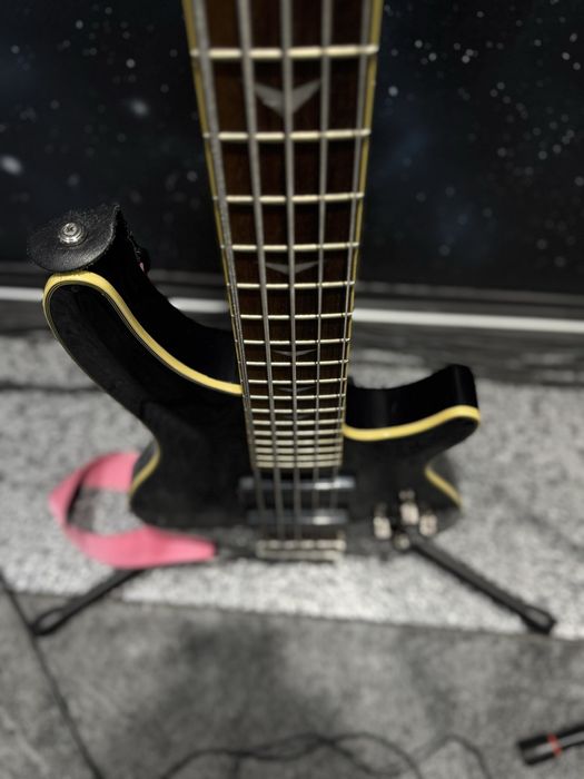 Продам бас-гітару Schecter Omen Extreme 5 BLK