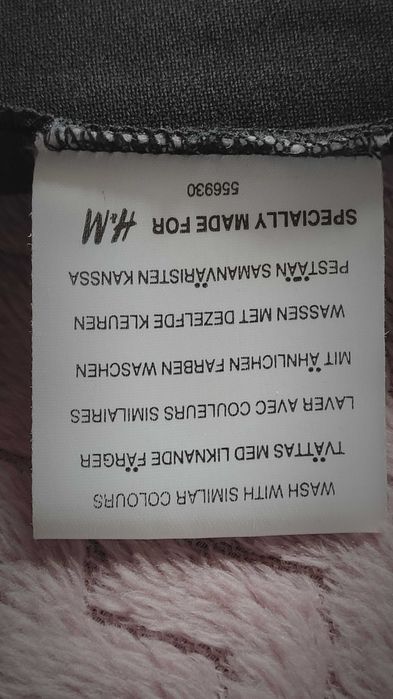 Dopasowana mała czarna dekolt V bez rękawów zamek woskowany materiał