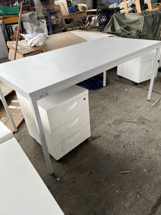 Stól z szafka do biura