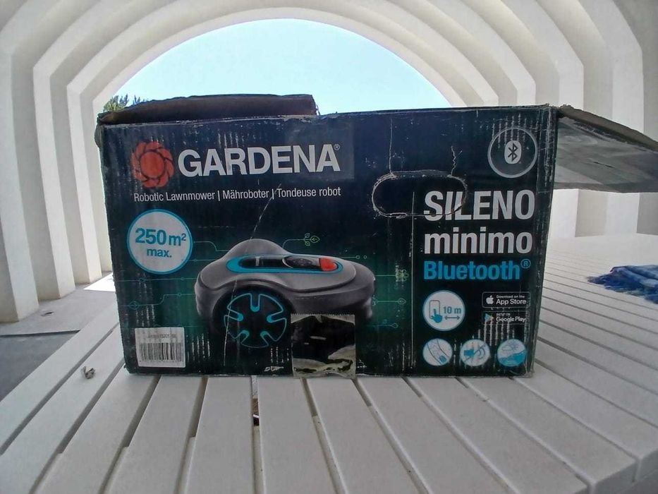 Robot Corta Relvas Gardena Sileno Mínimo 250m2 - NOVO