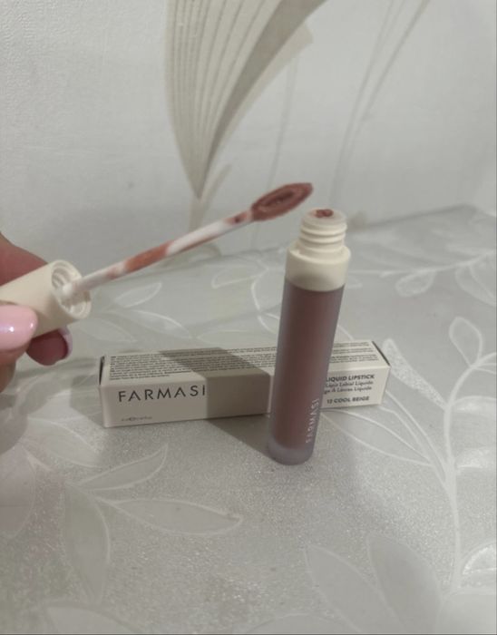 Farmasi pomadka w plynie matowa