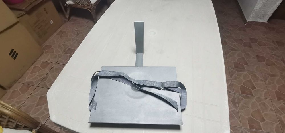Suporte T V rotativo como novo