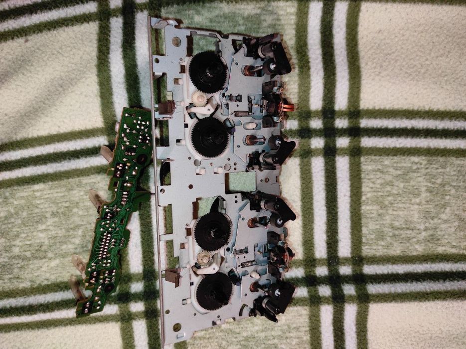 Лентопротяжный механизм с музыкального центра