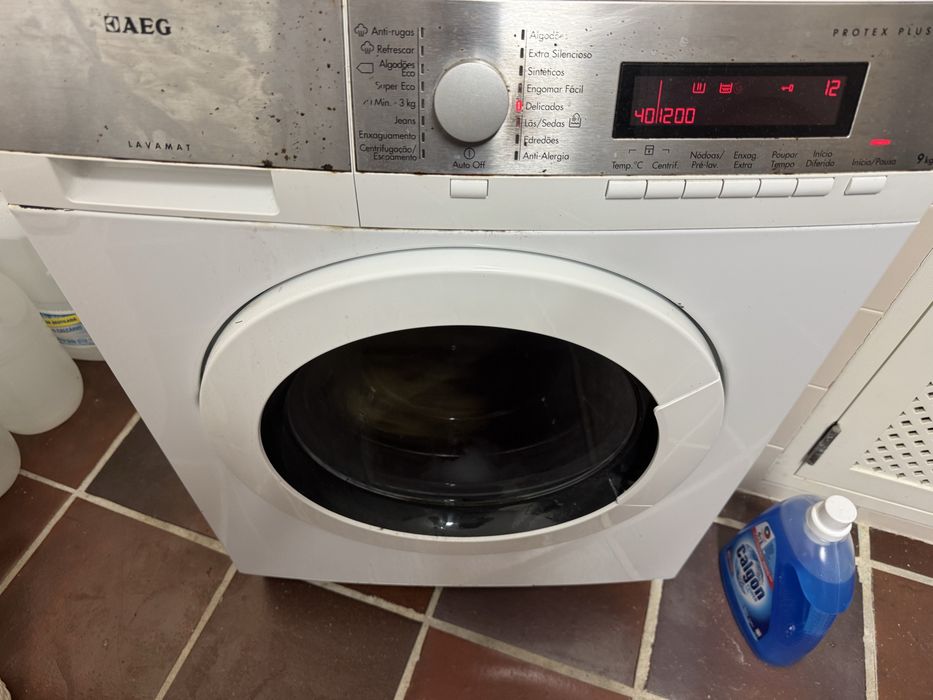 Maquina lavar roupa AEG branca de 9 kg usada