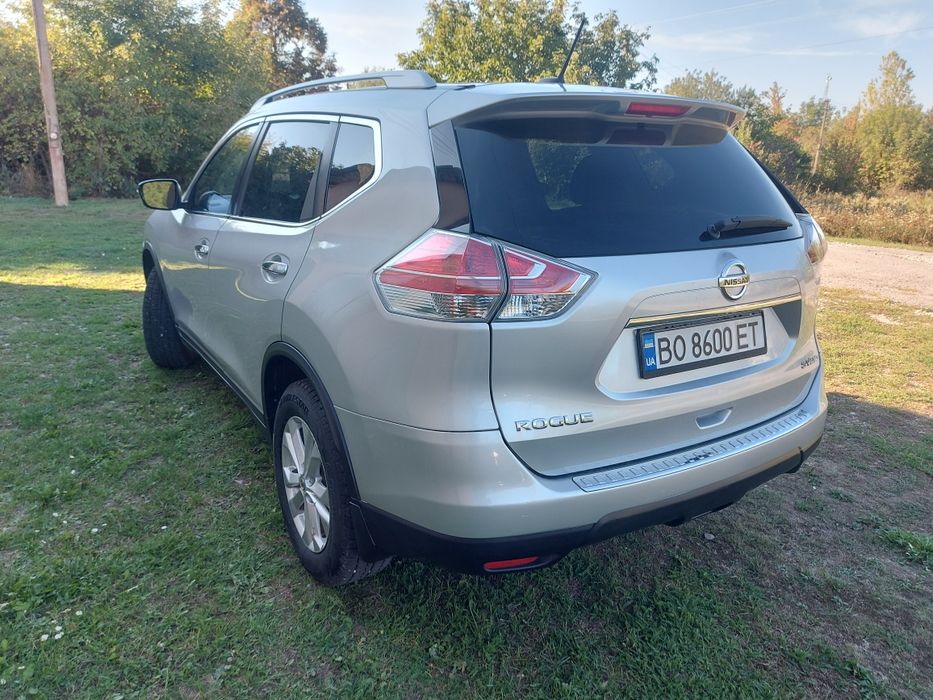 Автомобіль "Nissan Rogue"