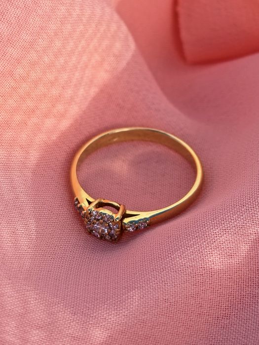 Anel noivado - Ouro 18K e 13 Diamantes Naturais (Estado Novo)