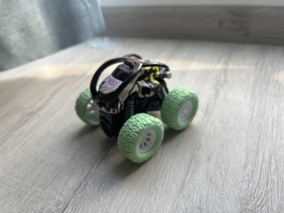 Машинка всюдихід