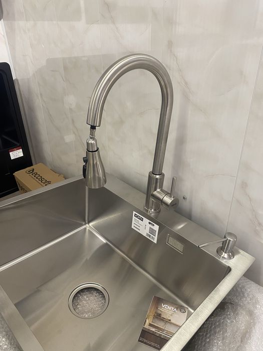 Мойка новая с дозатором и сенсорным смесителем