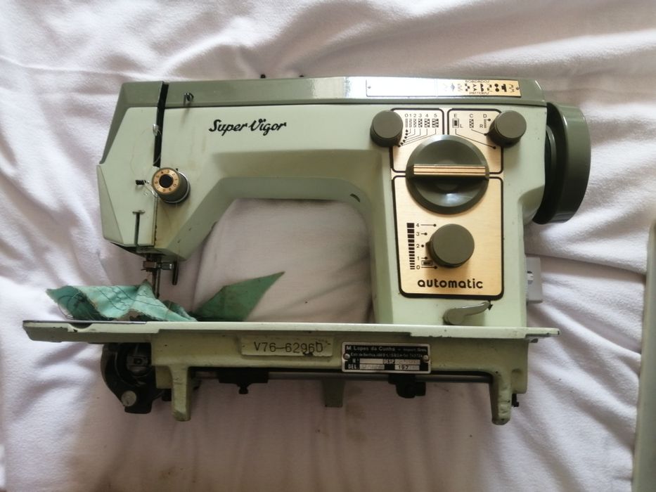 Máquina de Costura Vintage Super Vigor