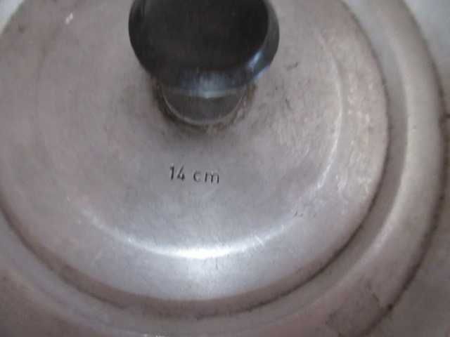 Stare pokrywki aluminiowe PRL