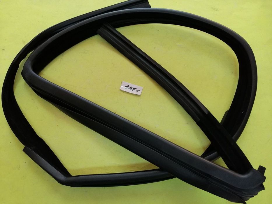 Borracha aro do vidro porta Nissan Pickup D21  (NOVA)