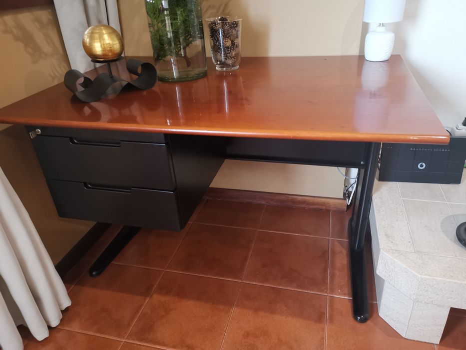 Wooden secretary in good condition with two drawers64751100251267120