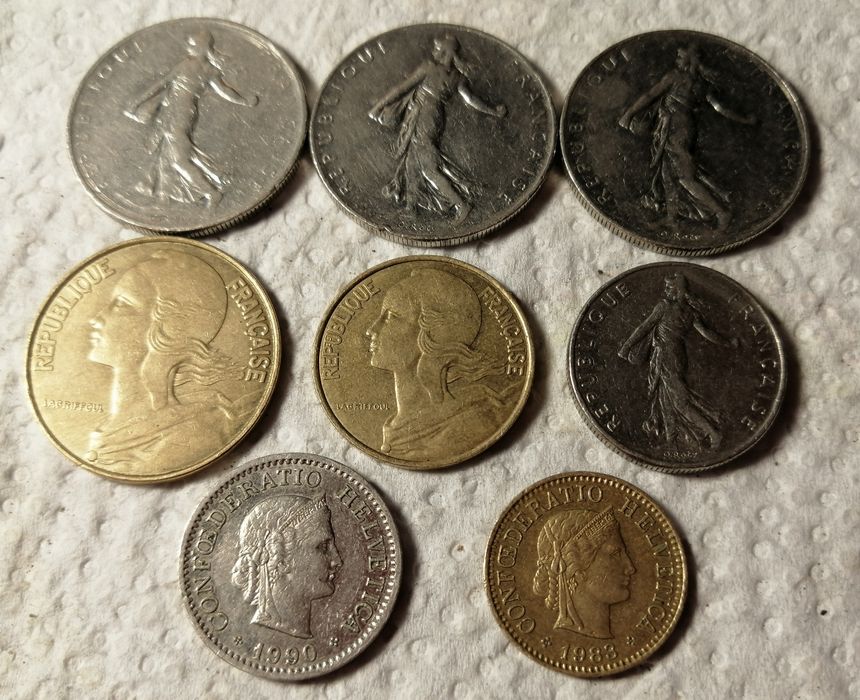 Różne monety ze świata