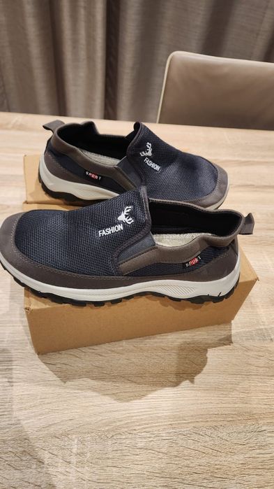 Sapatos desportivos novos Tam 41