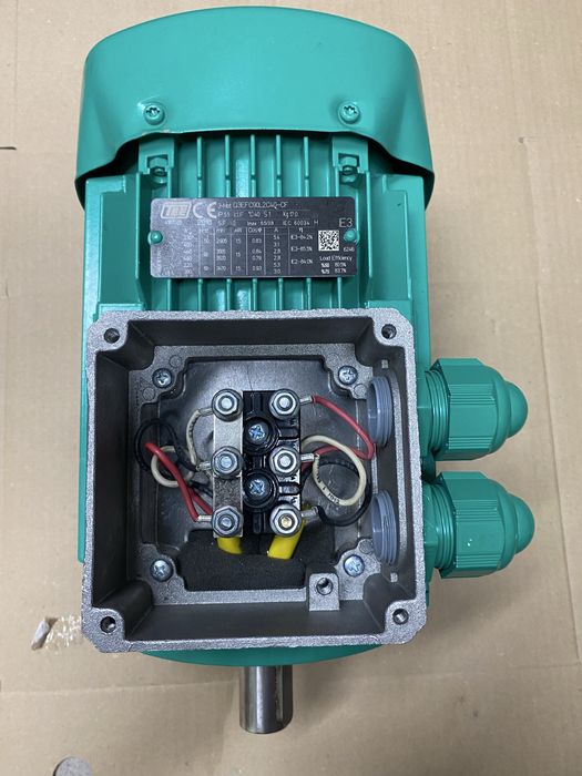 Silnik elektryczny trojfazowy 1,5 kW, nowy, nieuzywany