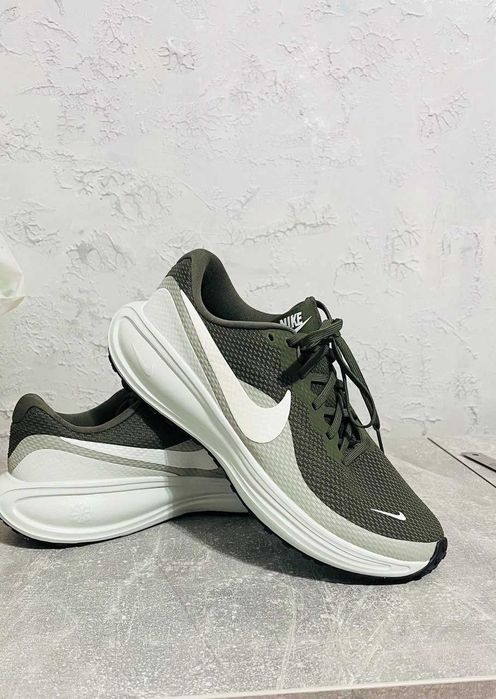 Nike Revolution 8