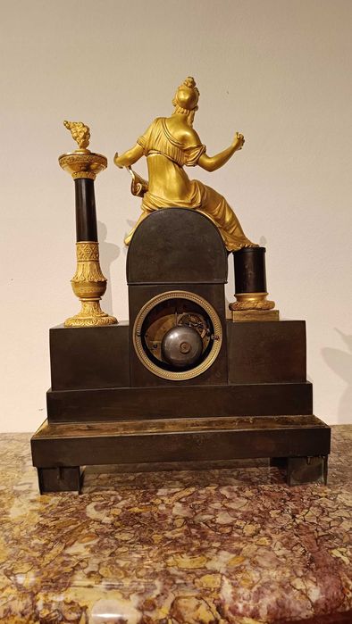 Piękny duży zegar kominkowy Empire. Początek XIX wieku. Polecam.