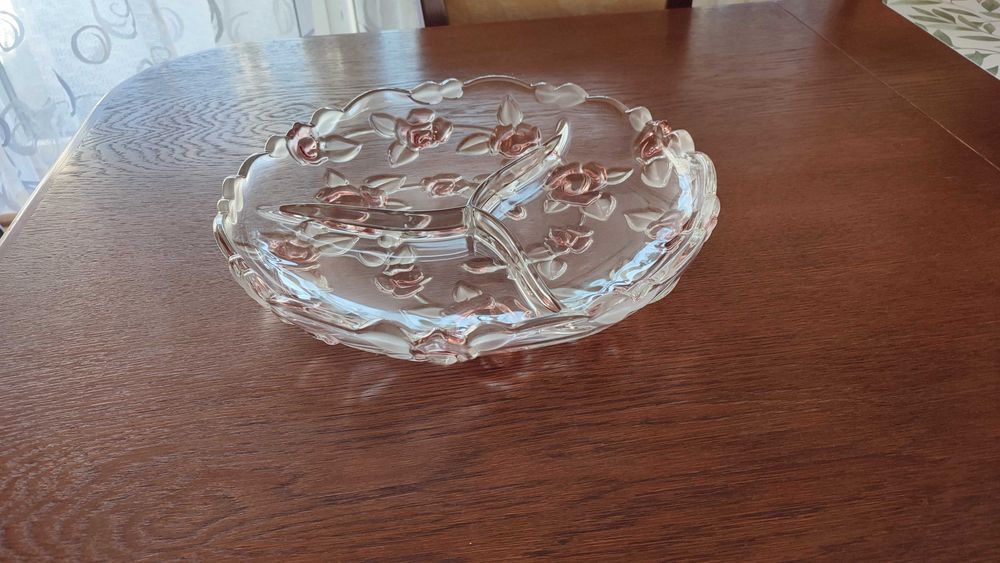 Piękna patera,  trójdzielny talerz w róże