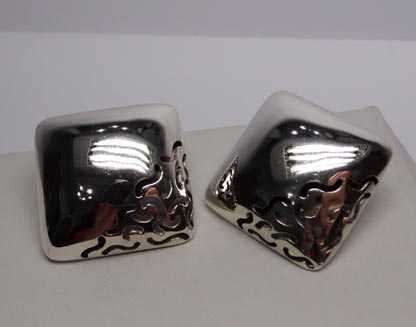 Srebrne pękate kolczyki romby wycinane ozdoby sztyfty