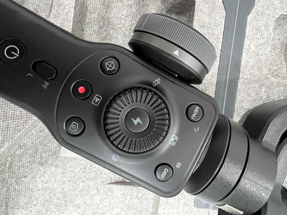 Estabilizador ZHIYUN Smooth 4 p/ telemóvel  Pouco Usado