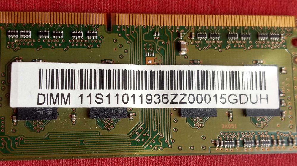 Оперативная память 1 ГБ DDR3 Samsung.