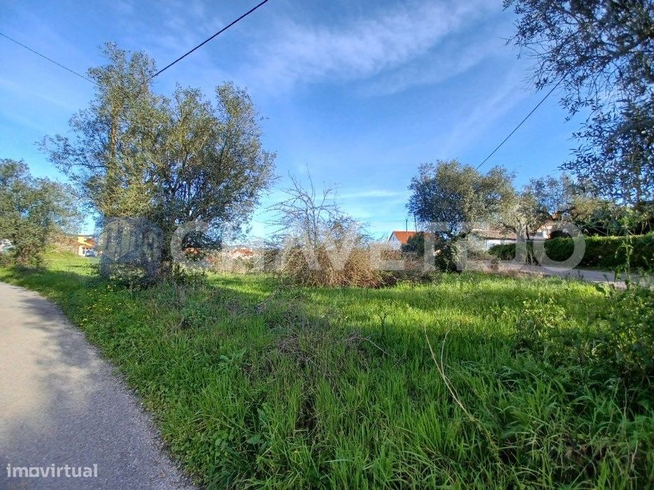 Terreno misto para construção a 5 minutos de praias fluviais.