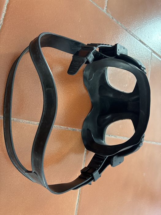 máscara de mergulho da marca Nava Apnea 2