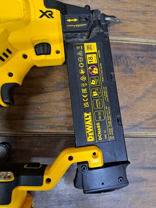 Dewalt DCN680 Gwozdziarka z bateria 5ah