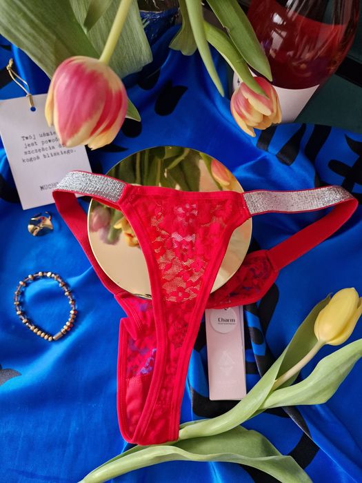 Koronkowe stringi damskie z szerokim gumowym pasem brokatowym