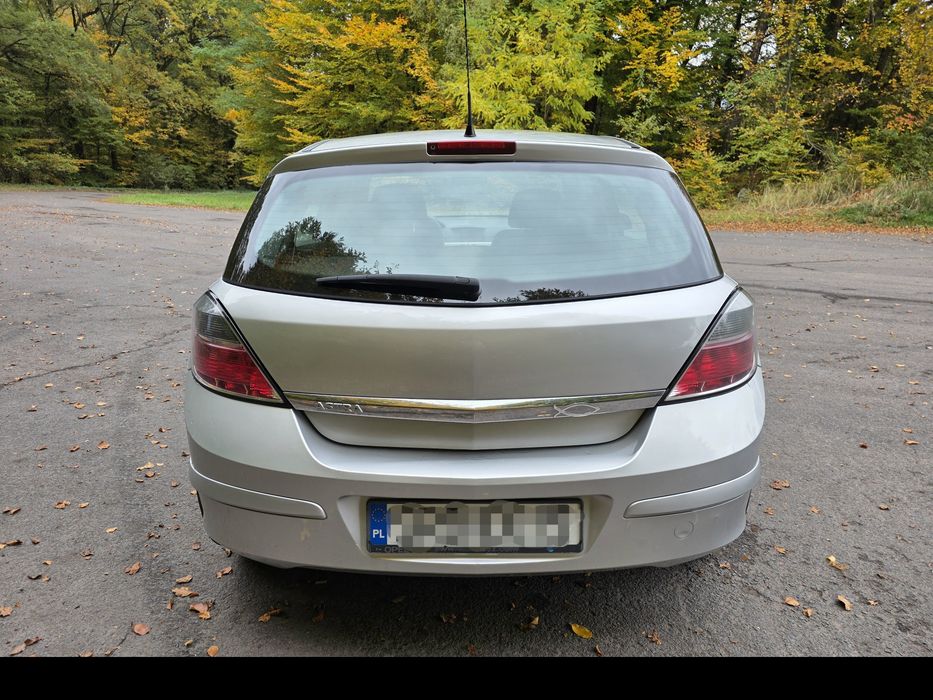 Opel Astra H, hatchback, benzyna.
