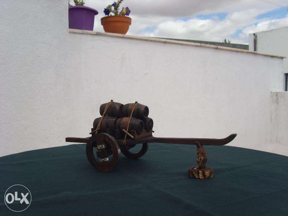 Réplicas de carros de bois em madeira artesanais