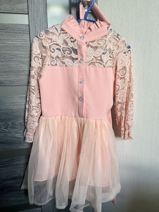 Платье персиковое