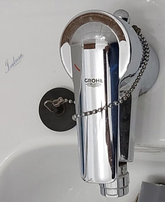 Bidé c/ torneira Grohe e/ou necessário casa de banho e/ou seca toalhas