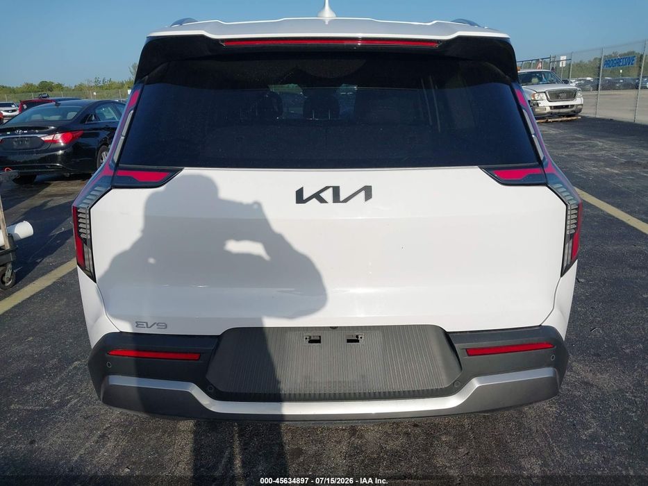 В дорозі на розбірку Kia EV9 wind