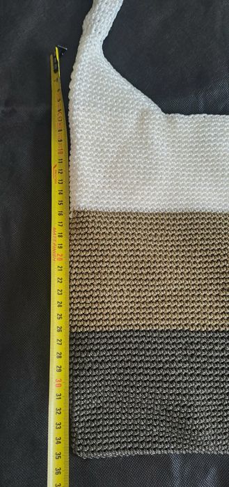 Mala de ombro em crochet Nova
3 cores, beje e 2 tons de verde
Medidas nas fotos
