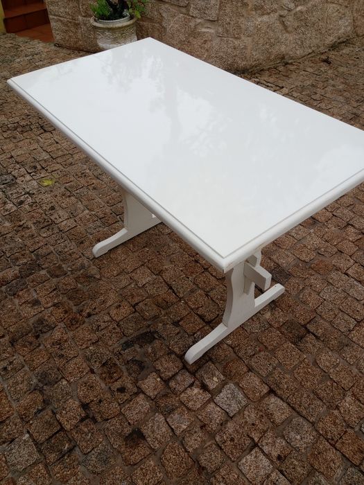 Mesa feita em madeira