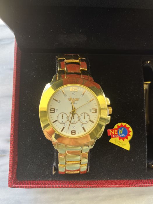 Relogios Parejas dourados