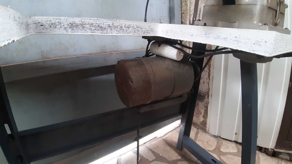 Máquina PFAFF de coser peles
