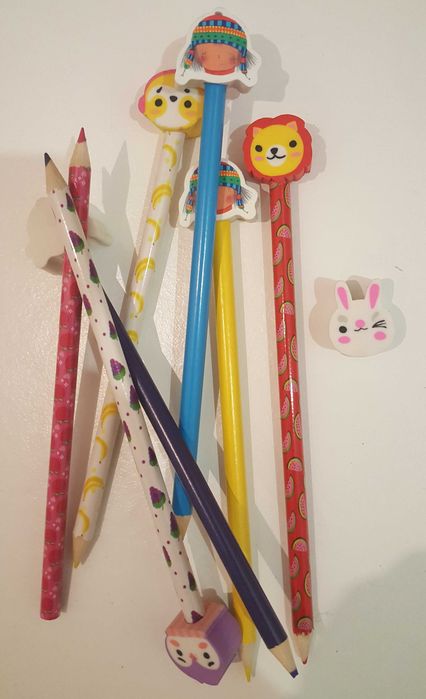 Lápis de cor decorados e com boracha divertida