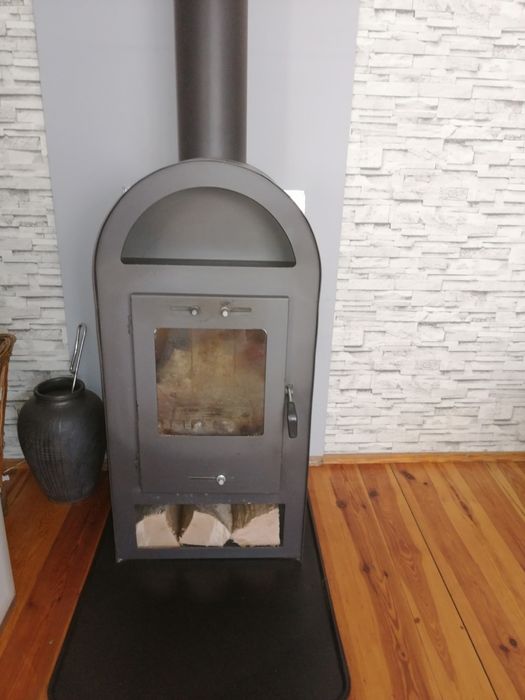 Piec wolnostojacy koza z szybą