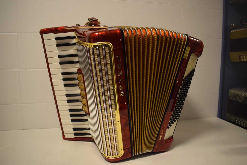 Acordea Hohner Concerto III 3 voz 72 Baixos, N .330
