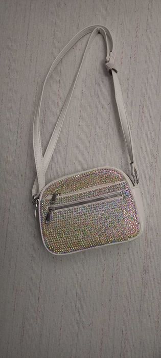 Sprzedam białą torebkę z cyrkoniami, ręcznie robioną.