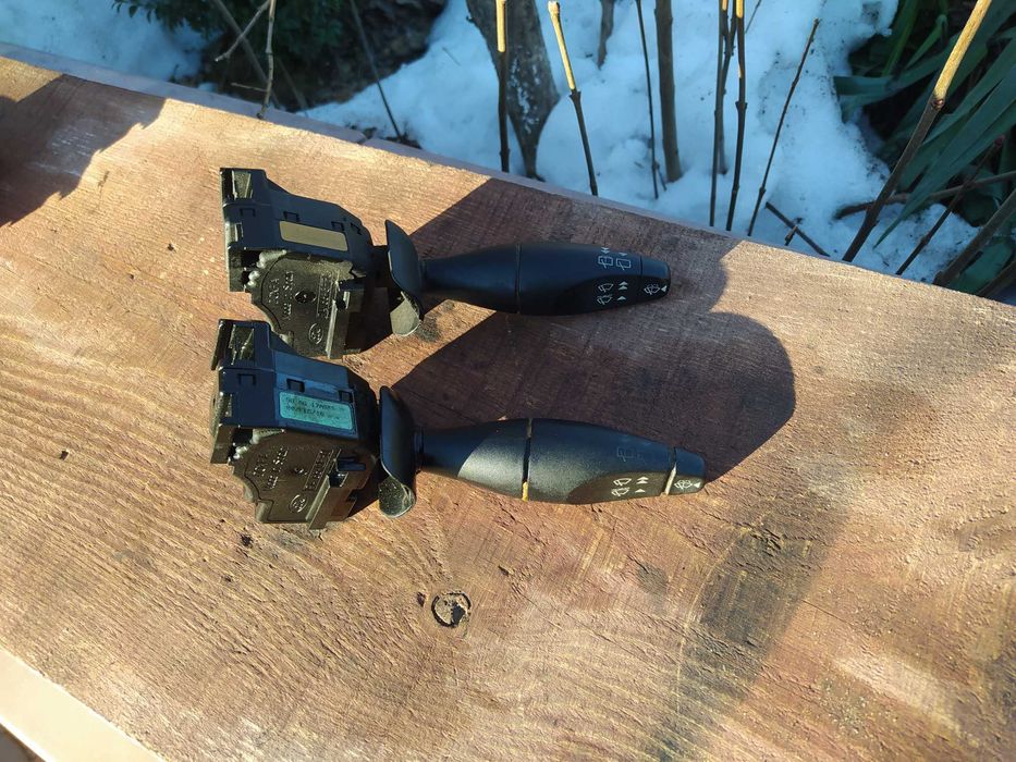 Підкермовий перемикач двірників 98AG-17A553  Focus Mk1 правий